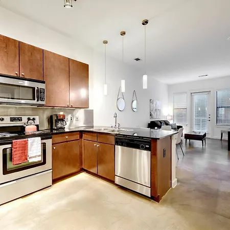 Hip Downtown Suite By Austinstays